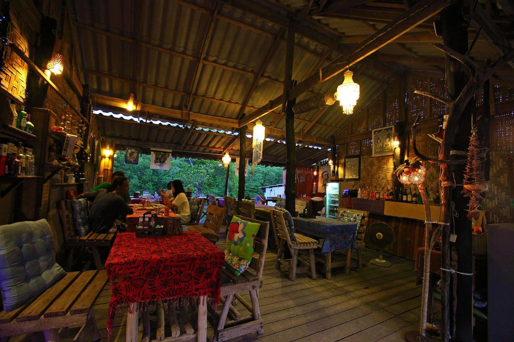 Pp Red Tuna Hut Phi Phi Don Exterior photo