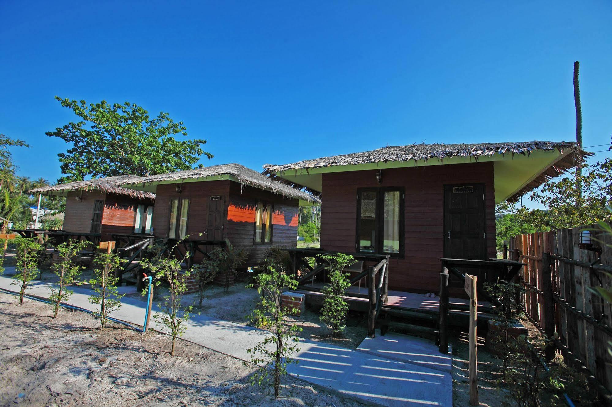 Pp Red Tuna Hut Phi Phi Don Exterior photo